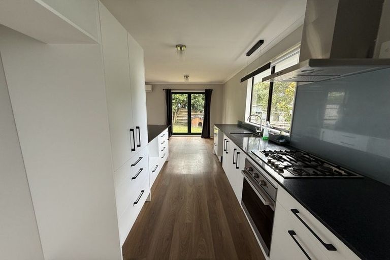 Photo of property in 2/14 Moxham Grove, Massey, Auckland, 0614