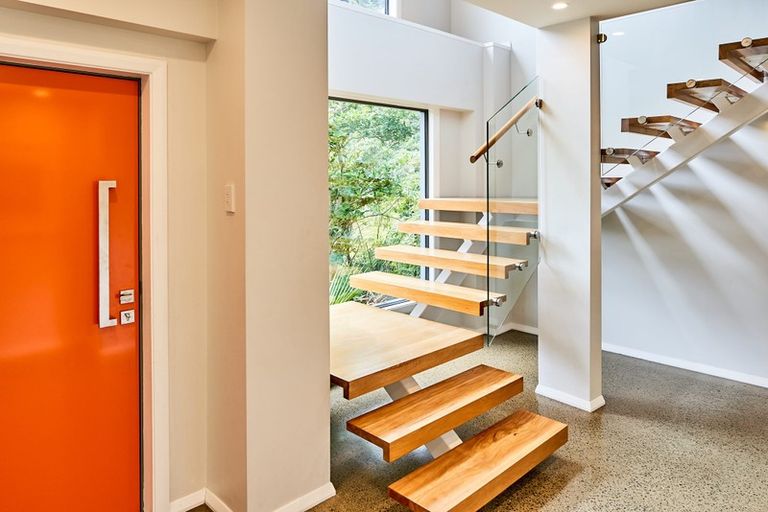 Photo of property in 40 Rona Street, Eastbourne, Lower Hutt, 5013