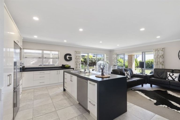 Photo of property in 25 Pine Harbour Parade, Beachlands, Auckland, 2018