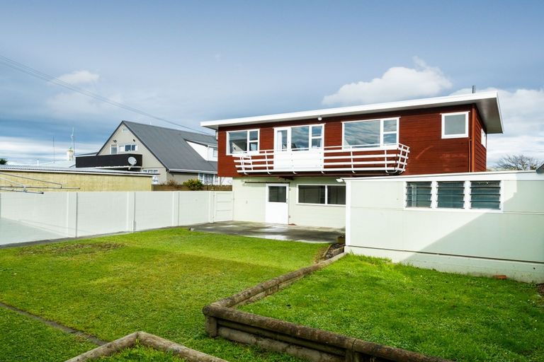 Photo of property in 19 Shelley Street, Roslyn, Palmerston North, 4414