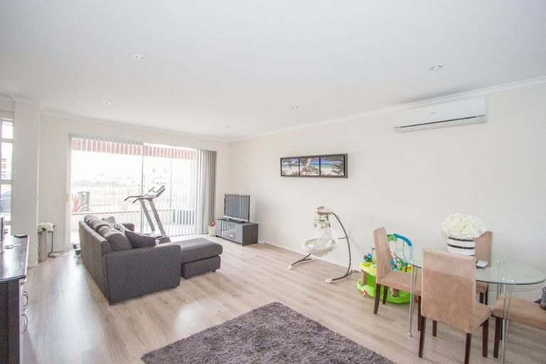 Photo of property in 17 Hakawai Avenue, Takanini, 2112