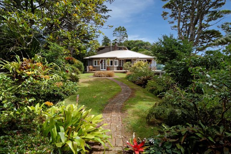 Photo of property in 10 Kohu Road, Titirangi, Auckland, 0604