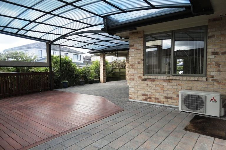Photo of property in 11 Kaitune Drive, Flat Bush, Auckland, 2016