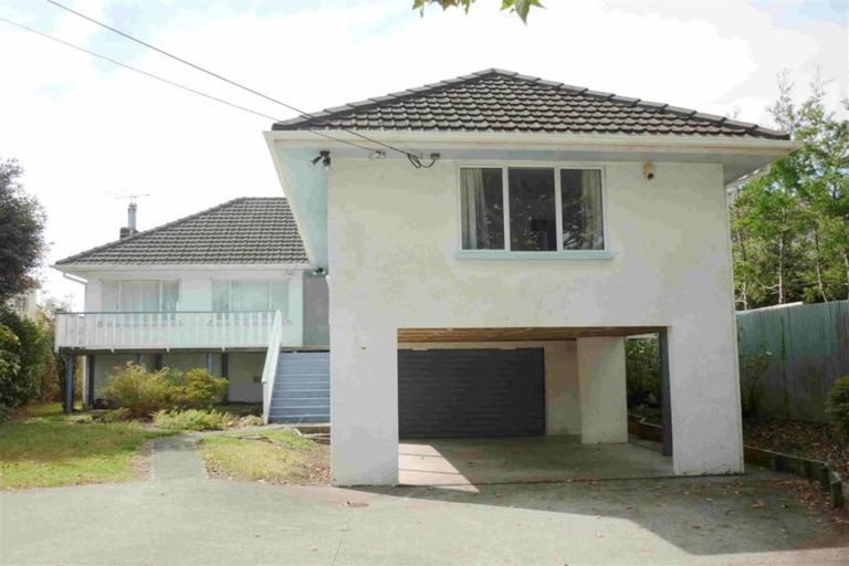 Photo of property in 77 Te Atatu Road, Te Atatu South, Auckland, 0610