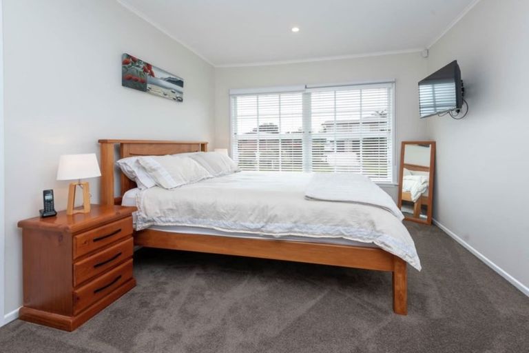 Photo of property in 24 Cheriton Road, Mellons Bay, Auckland, 2014