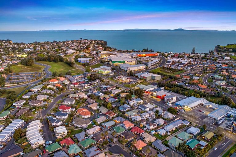 Photo of property in 19 Angel Way, Stanmore Bay, Whangaparaoa, 0932