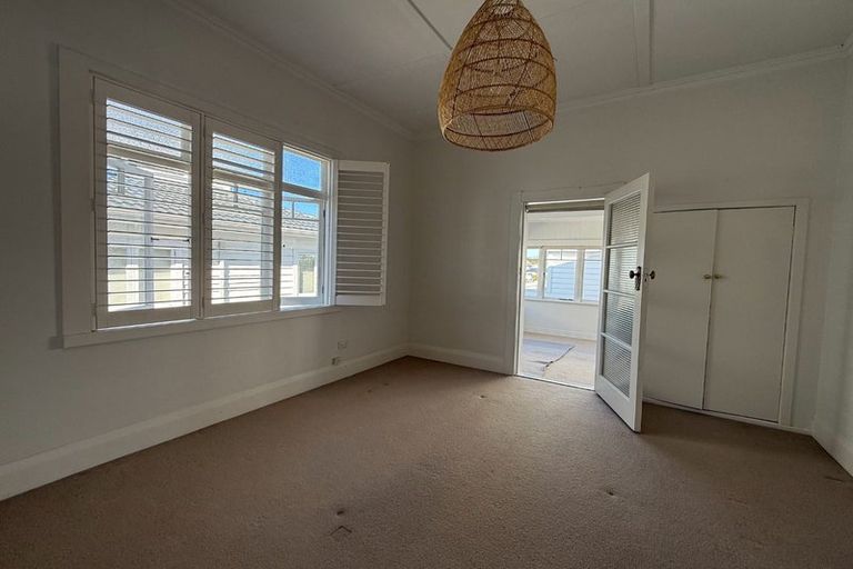 Photo of property in 6 Belle Vue Avenue, Northcote Point, Auckland, 0627
