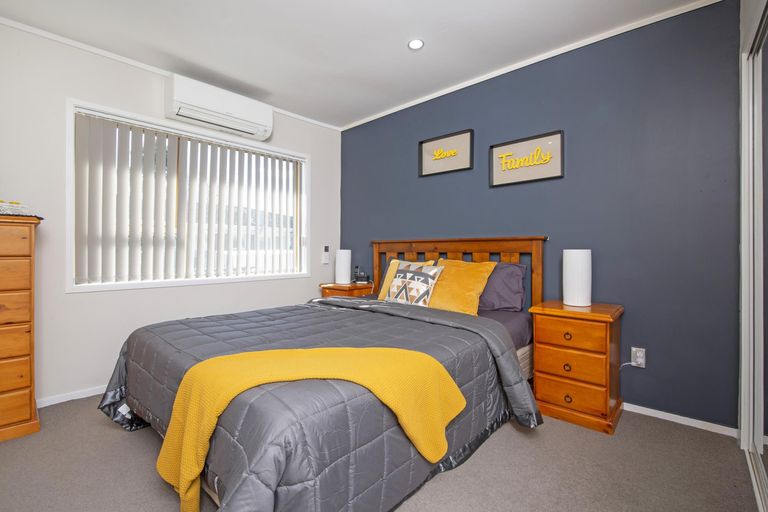 Photo of property in 2/38 Stanniland Street, Sunnyhills, Auckland, 2010