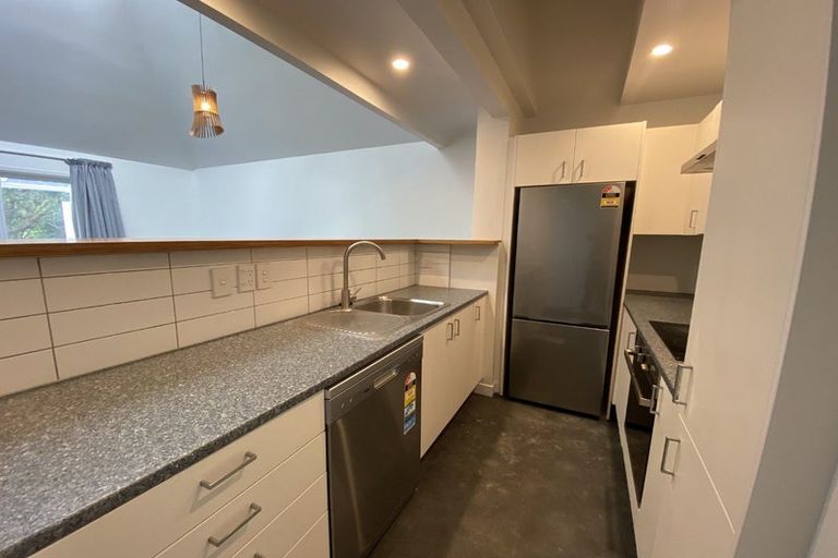 Photo of property in 12a Lawson Place, Mount Victoria, Wellington, 6011