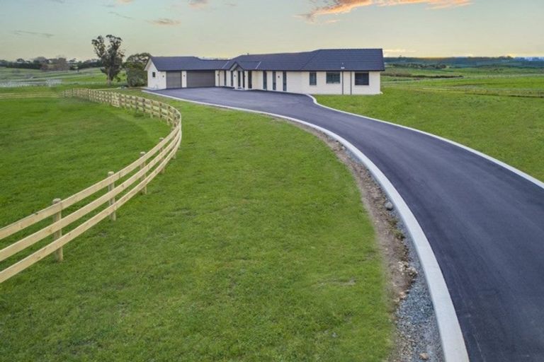 Photo of property in 80 Ewen Place, Karaka, Papakura, 2580