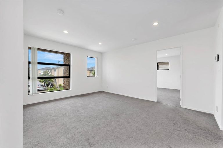 Photo of property in 37 Rosewell Crescent, Flat Bush, Auckland, 2019