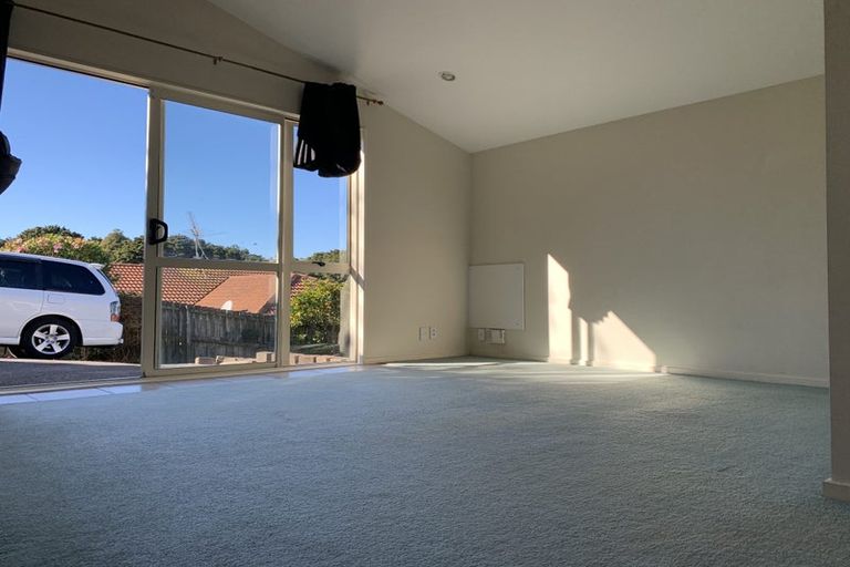 Photo of property in 12 Piper Place, Goodwood Heights, Auckland, 2105
