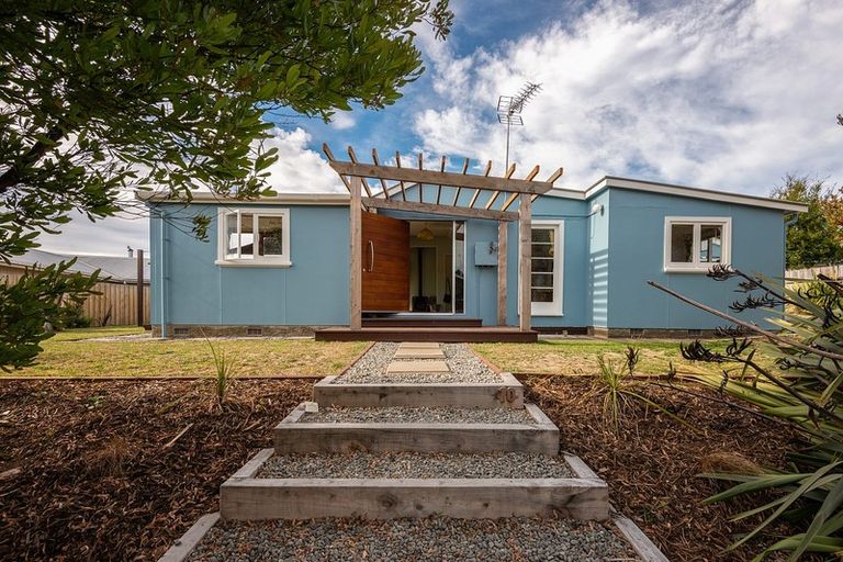 Photo of property in 10 Cross Street, Waikuku Beach, 7473