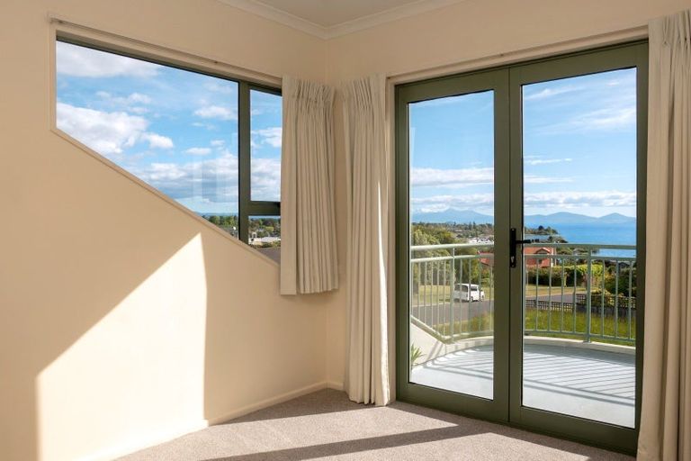 Photo of property in 24 Harvey Street, Waipahihi, Taupo, 3330
