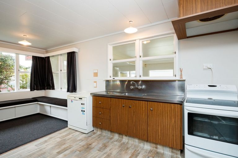 Photo of property in 19 Shelley Street, Roslyn, Palmerston North, 4414