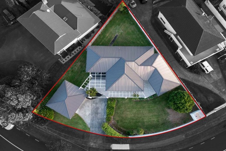 Photo of property in 33 Covil Avenue, Te Atatu South, Auckland, 0610