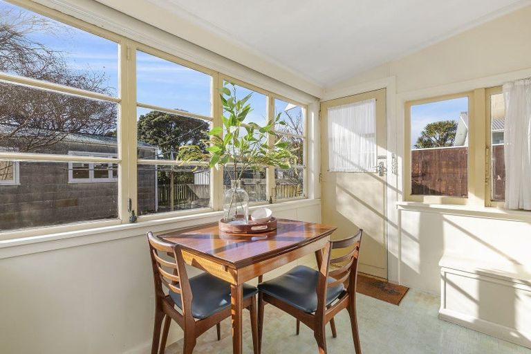 Photo of property in 23 Endeavour Street, Lyall Bay, Wellington, 6022