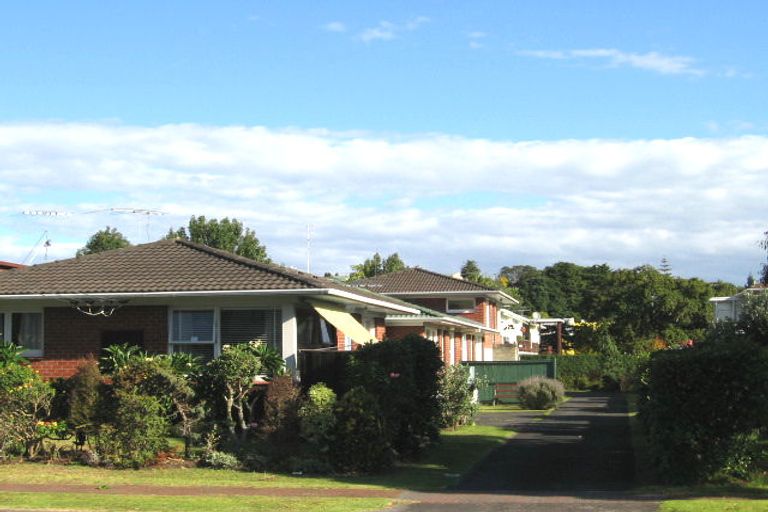 Photo of property in 2/22 Inverness Road, Browns Bay, Auckland, 0630