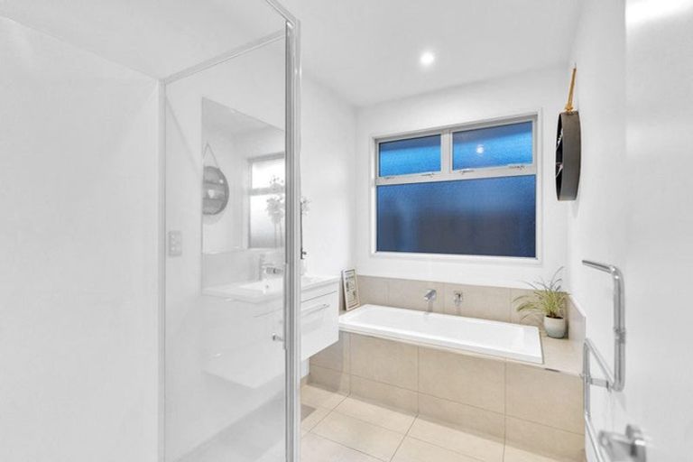 Photo of property in 10 Bofors Close, Wigram, Christchurch, 8042