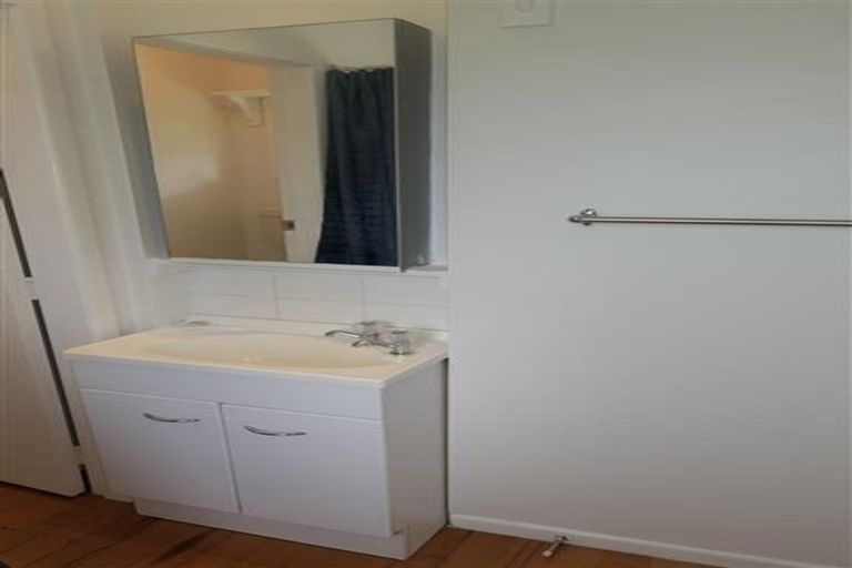 Photo of property in 13 Glen Marine Parade, Glendene, Auckland, 0602