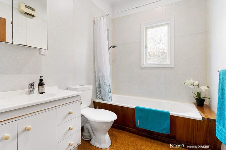 Photo of property in 101 Endeavour Street, Lyall Bay, Wellington, 6022