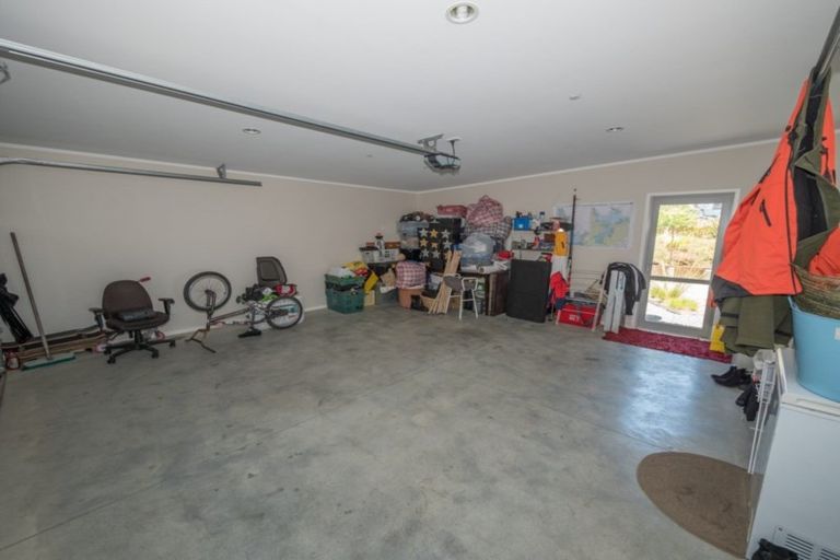 Photo of property in 11 Nancy Wake Place, Cable Bay, 0420