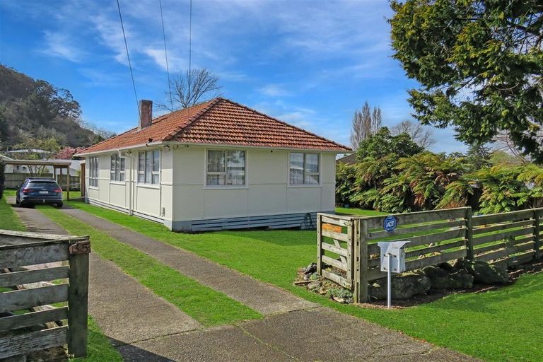 Photo of property in 35 Park Road, Western Heights, Rotorua, 3015