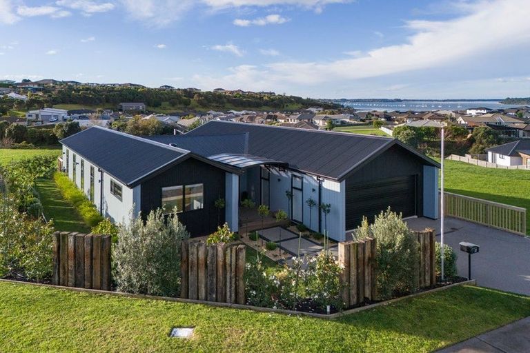 Photo of property in 37 Ridge Drive, Omokoroa, 3114