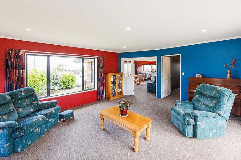 Photo of property in 2 Masefield Terrace, Kelvin Grove, Palmerston North, 4414