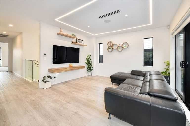 Photo of property in 14a Mantra Road, Massey, Auckland, 0614