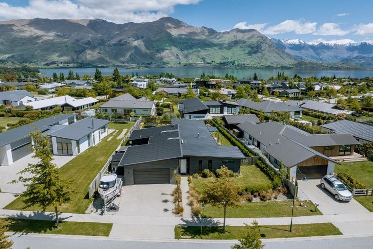Photo of property in 9 Centre Crescent, Wanaka, 9305
