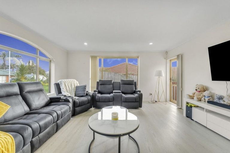 Photo of property in 27 View Ridge Drive, Ranui, Auckland, 0612