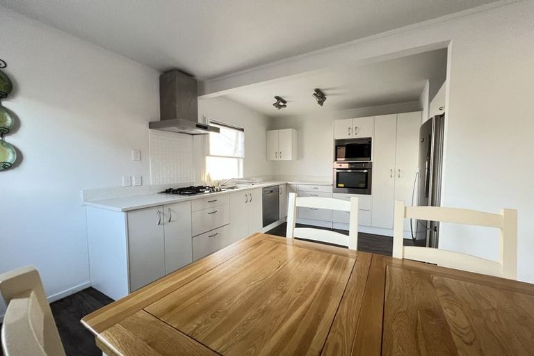 Photo of property in 1/110 Saddleback Rise, Murrays Bay, Auckland, 0630