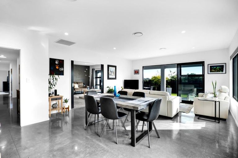 Photo of property in 4 Cessna Lane, Glen Avon, New Plymouth, 4312