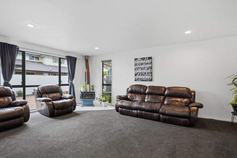 Photo of property in 24 Welsford Street, Woodend, 7610