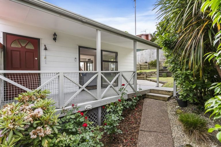 Photo of property in 1/10 Remus Place, Totara Vale, Auckland, 0629