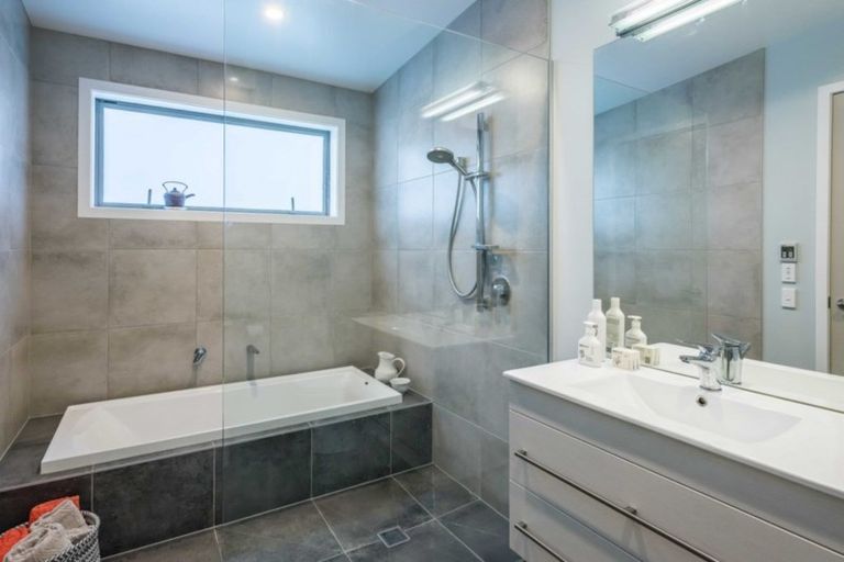 Photo of property in 2 Caterer Lane, Paraparaumu, 5032