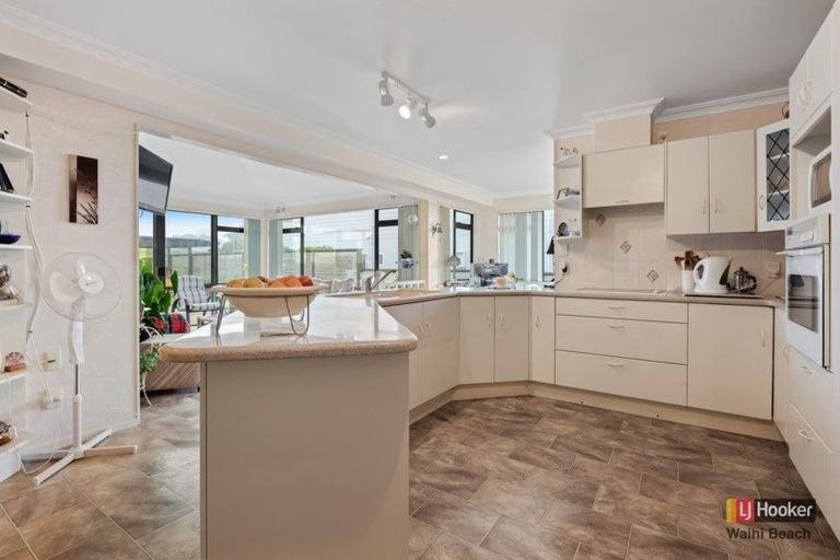 Photo of property in 142 Seaforth Road, Waihi Beach, 3611