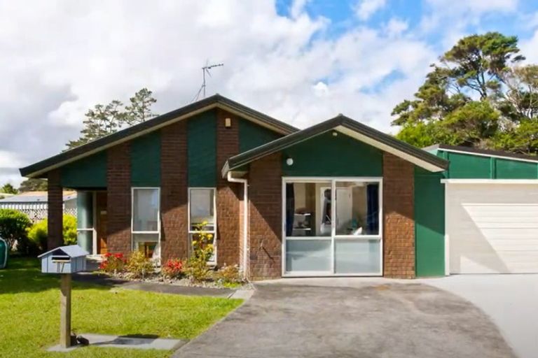 Photo of property in 17 Waimoko Glen, Swanson, Auckland, 0612