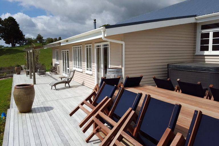 Photo of property in 364 Oneriri Road, Kaiwaka, 0573