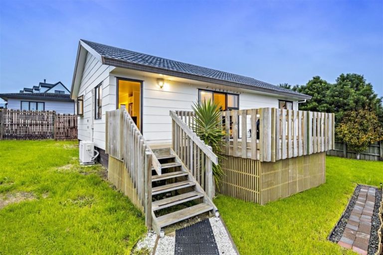Photo of property in 2/10 Kimdale Place, Totara Heights, Auckland, 2105