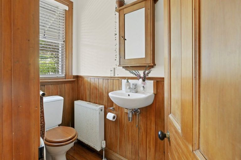 Photo of property in 62 Gilbert Street, New Plymouth, 4310
