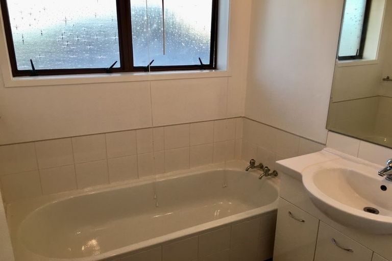 Photo of property in 77 Angelo Avenue, Howick, Auckland, 2014