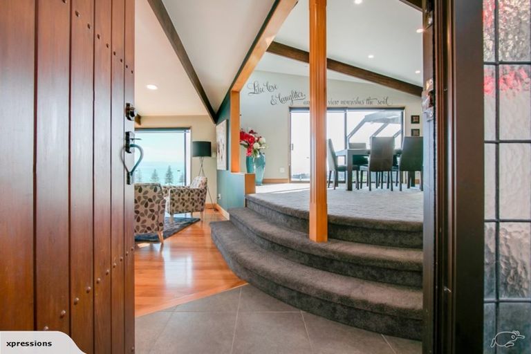 Photo of property in 15 Milton Terrace, Hospital Hill, Napier, 4110