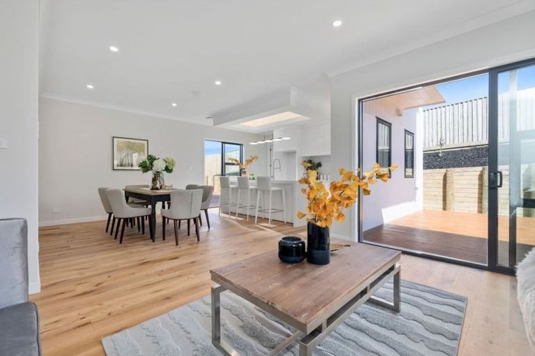 Photo of property in 39 Rathmullen Place, Pinehill, Auckland, 0632