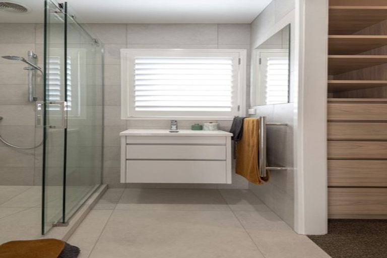 Photo of property in 3 Pounamu Place, Shelly Park, Auckland, 2014