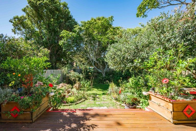 Photo of property in 42 Ruapehu Street, Paraparaumu, 5032
