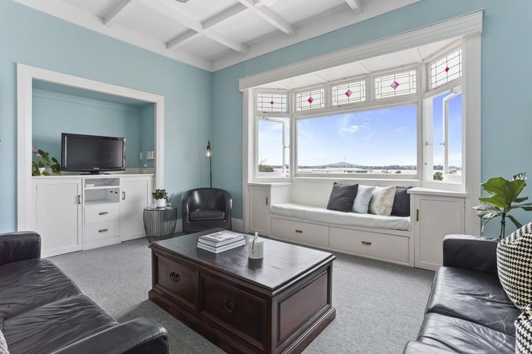 Photo of property in 16 Alfred Street, Northcote Point, Auckland, 0627