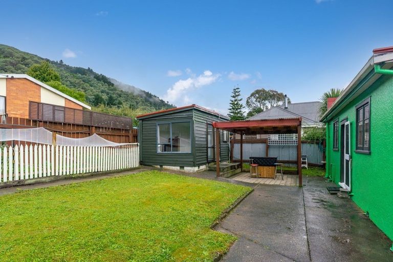 Photo of property in 122 Waikawa Road, Picton, 7220