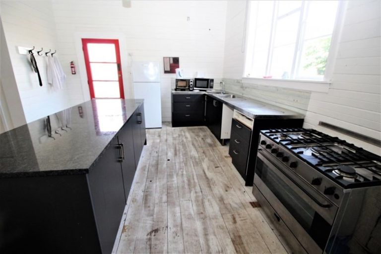 Photo of property in 50 Ross Street, Woodville, 4920